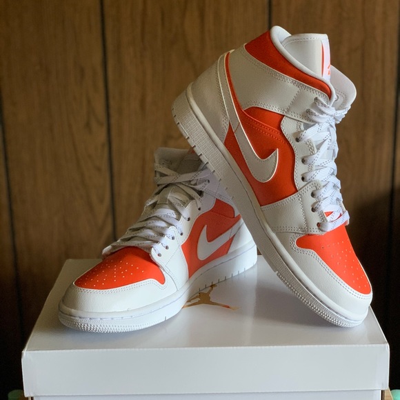 Jordan Shoes - Air Jordan 1 Mid - Bright Citrus/White - Deadstock